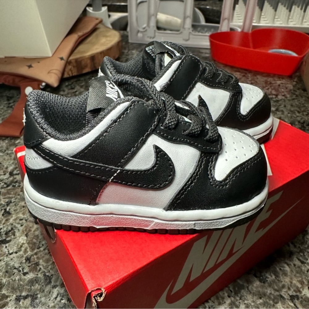 Baby Nike panda low dunks size 4c